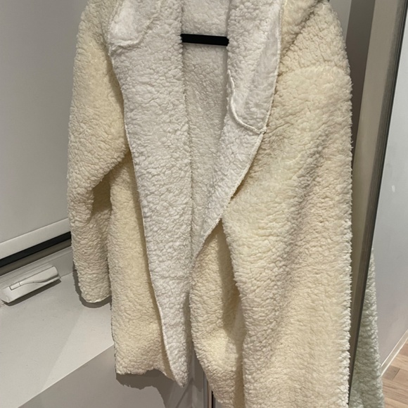 ReachMe Oversized Sherpa Jacket (2 available) - Picture 5 of 8